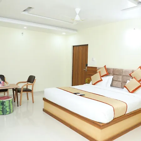 Hotel 8Th Mile Suites